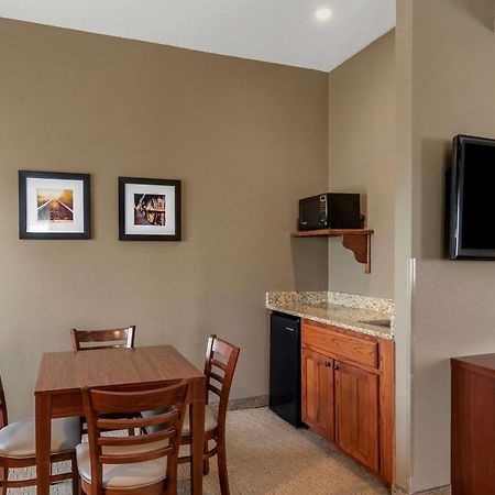 Comfort Inn Warrensburg Station Εξωτερικό φωτογραφία