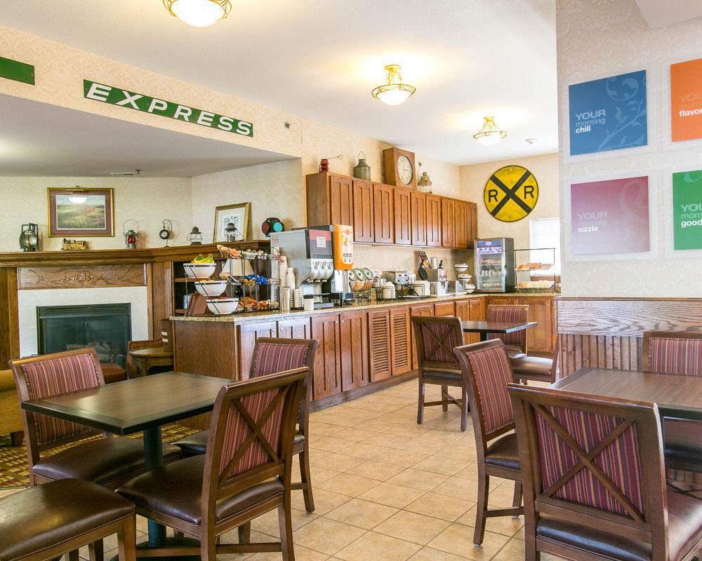 Comfort Inn Warrensburg Station Εξωτερικό φωτογραφία