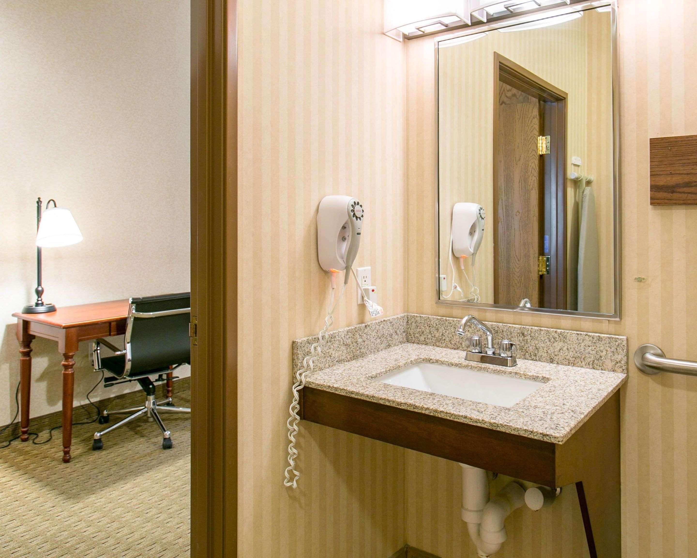 Comfort Inn Warrensburg Station Εξωτερικό φωτογραφία