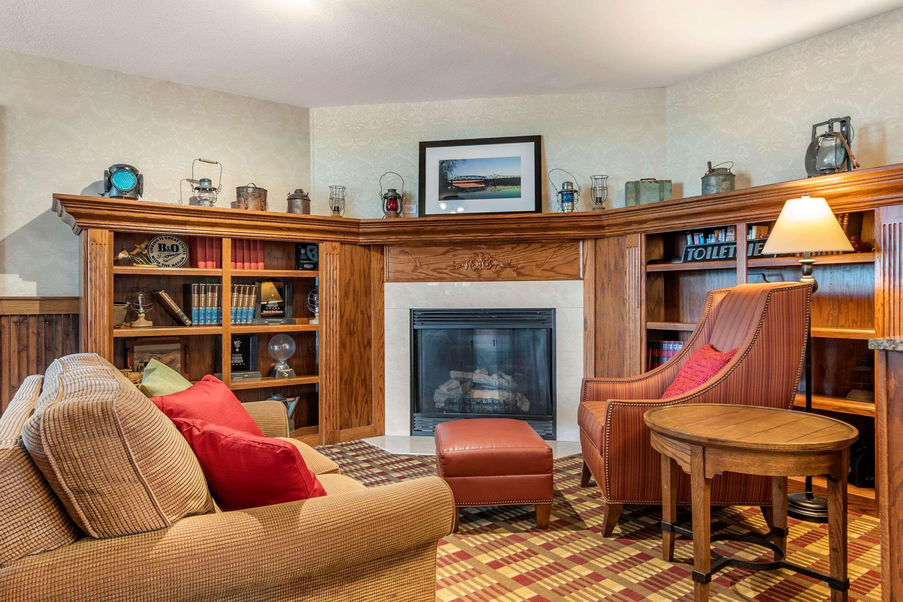 Comfort Inn Warrensburg Station Εξωτερικό φωτογραφία