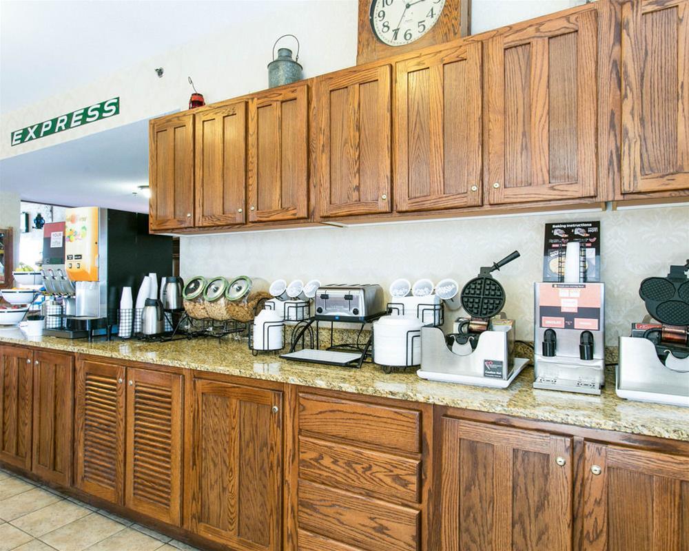 Comfort Inn Warrensburg Station Εξωτερικό φωτογραφία